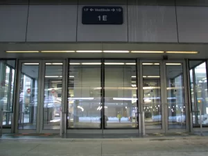 O'Hare vestibule door 1E